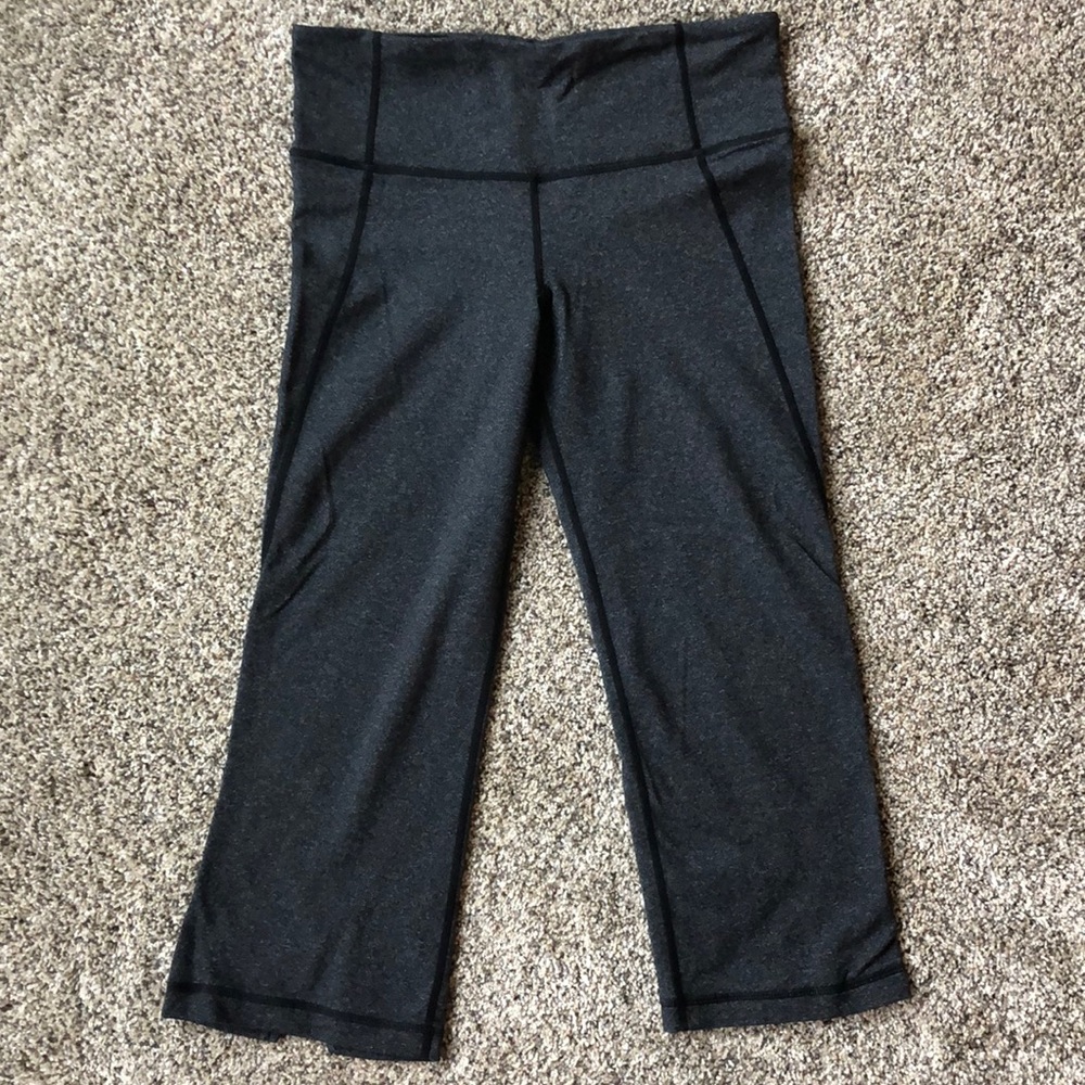 Lululemon grey cropped leggings
